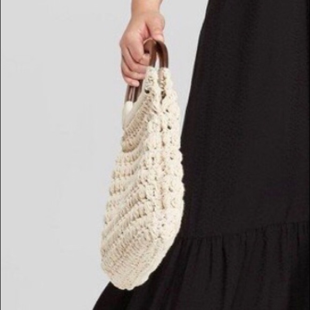 Woman’s knit hand bag